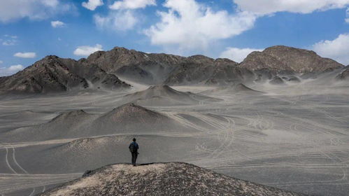 中國最 孤獨 的城市,無人區包圍,藏著絕美天空之境,美得足夠魔幻...